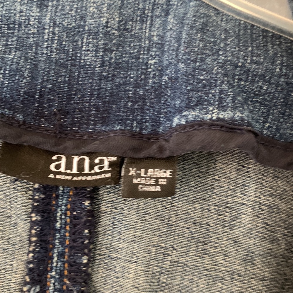 Vest - Picture 2 of 3